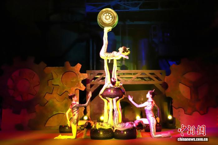 创新工业遗产实景演艺 沈阳杂技剧《启飞》在中国工业博物馆首演